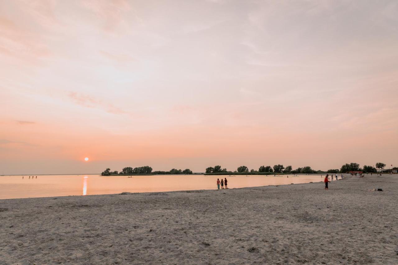 Stijlvol Appartement Op Strand Makkum Ngoại thất bức ảnh